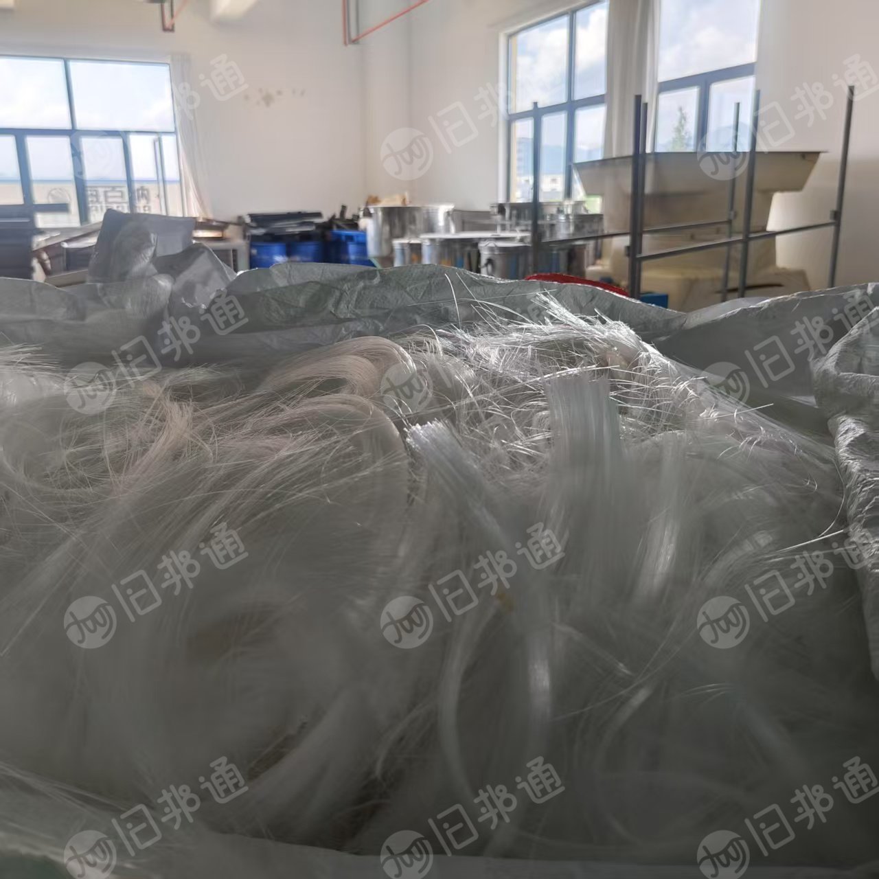 长期出售锦纶废丝，尼龙废丝，单6 有光和无光都有，现货6-7吨，厂在浙江台州