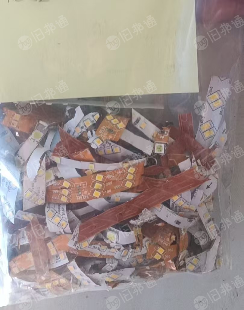 回收Pvc灯带破碎分选出来的灯珠和铜纸