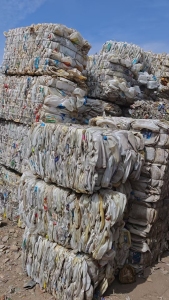 出售纯PE尿素桶压块，现货三四十吨