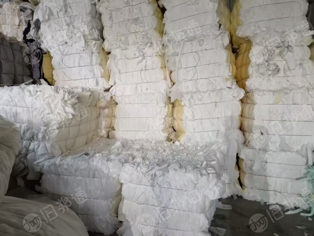 长期出售白色的床垫下脚料，空心丝，现货十几吨