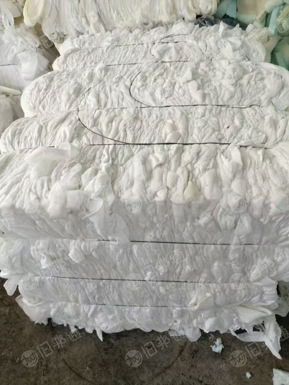 长期出售白色的床垫下脚料，空心丝，现货十几吨