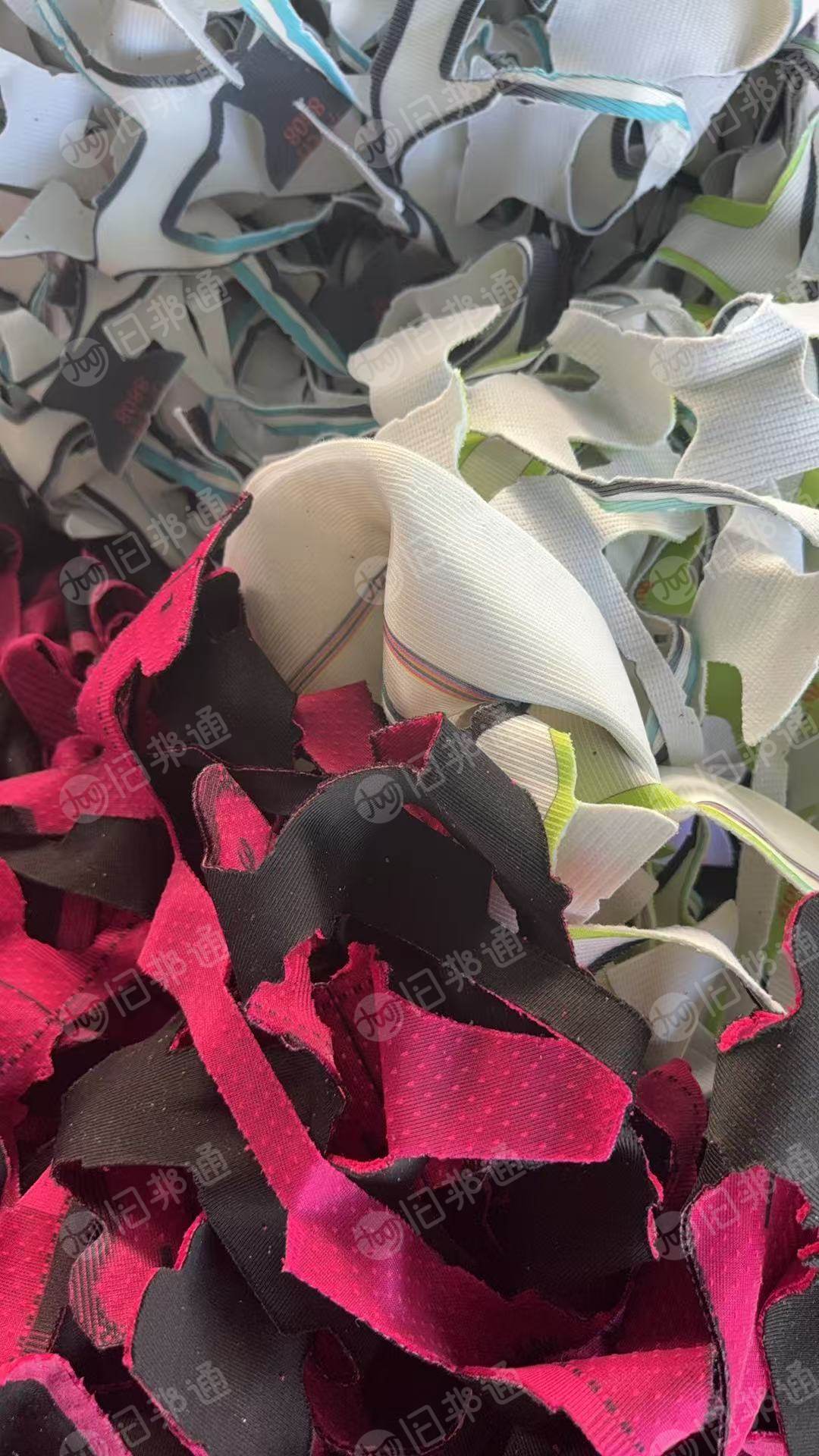 长期出售涤纶复合氨纶废布，鞋材废布，带胶，现货30吨左右