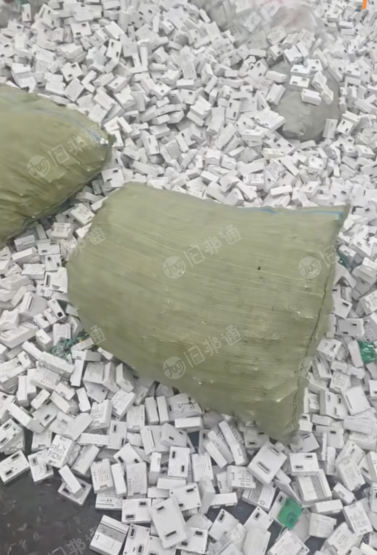 出售合金PC混合破碎料