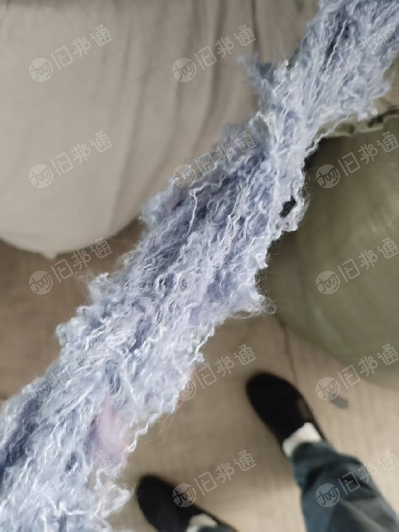 出售纺纱厂下来的涤纶回丝，涤纶废料，带点棉，现货有白色15吨，杂色四五吨，货在江苏常州