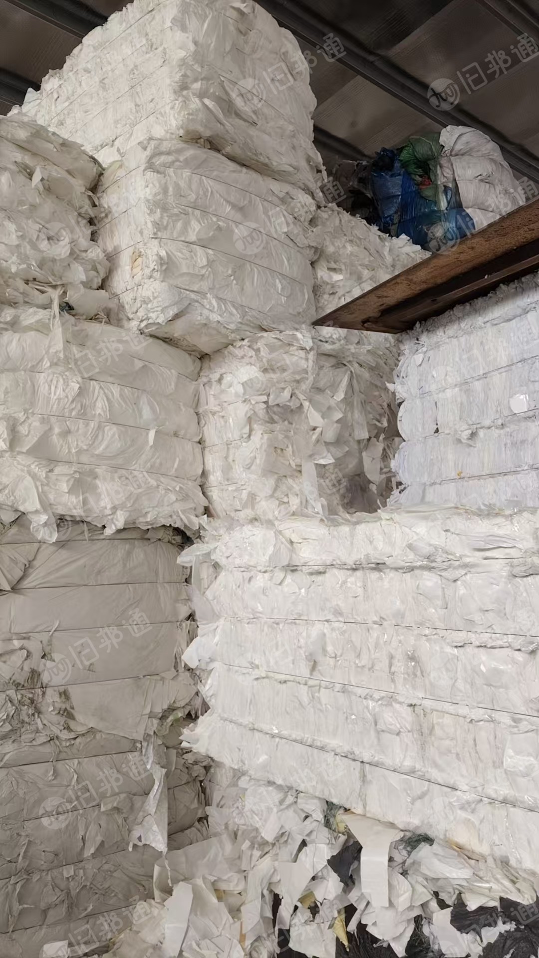 长期出售不锈钢衬纸压块，边上带一点黄色