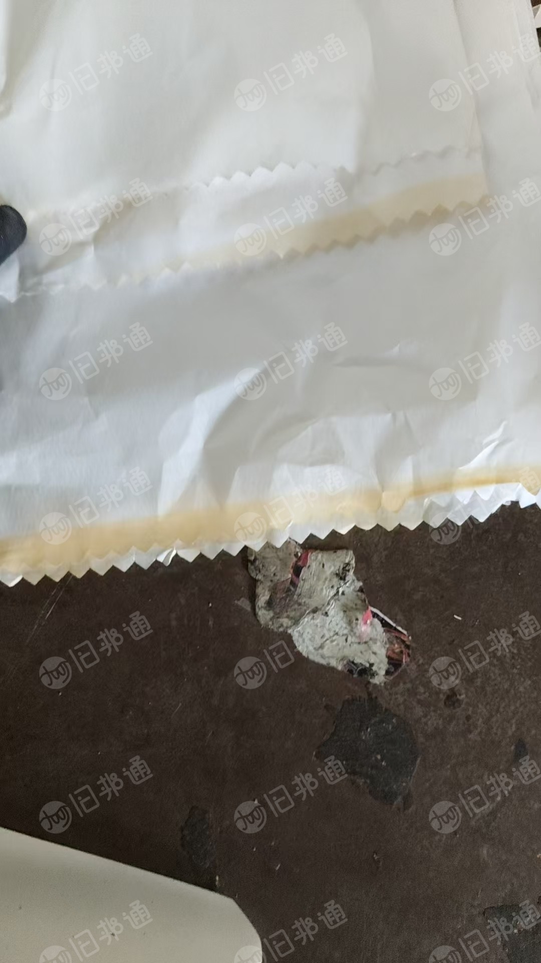 长期出售不锈钢衬纸压块，边上带一点黄色