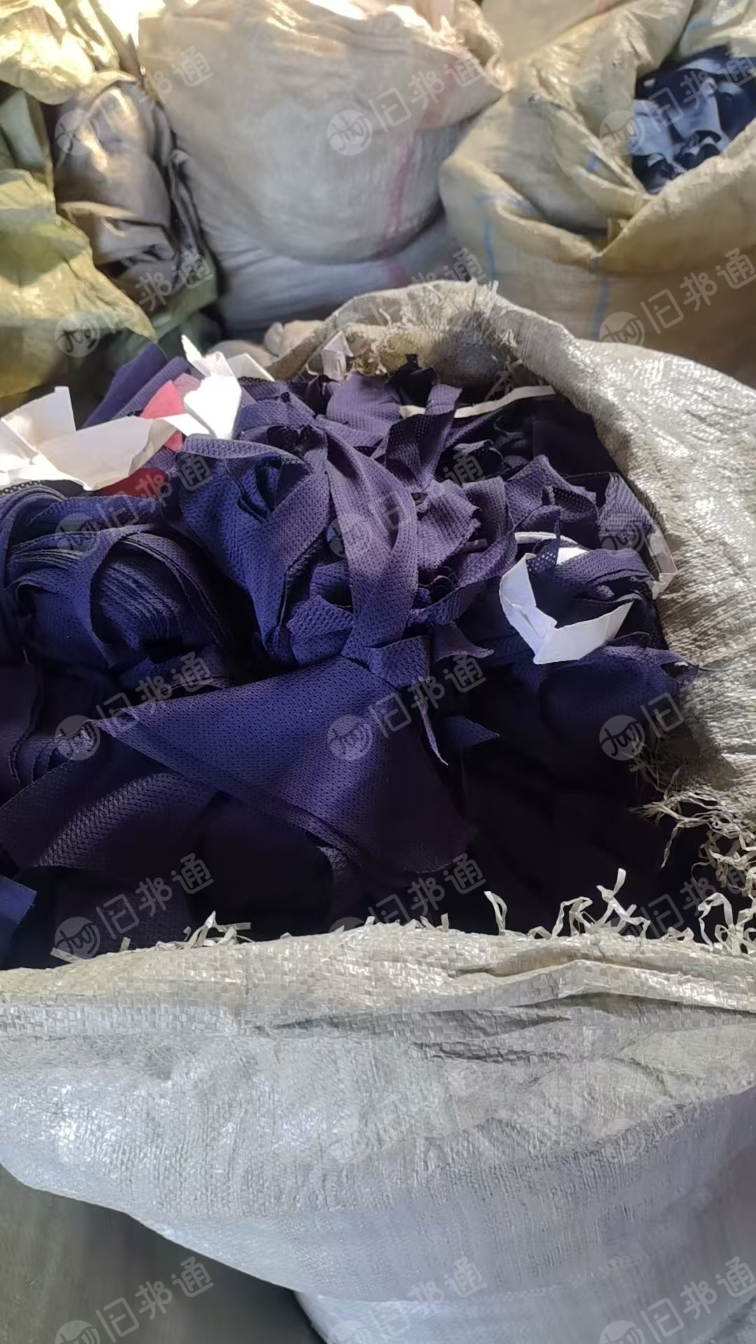 长期出售涤纶废布，涤纶造粒布，黑色一个月5-6吨， 白色一个月10吨左右， 厂在四川成都