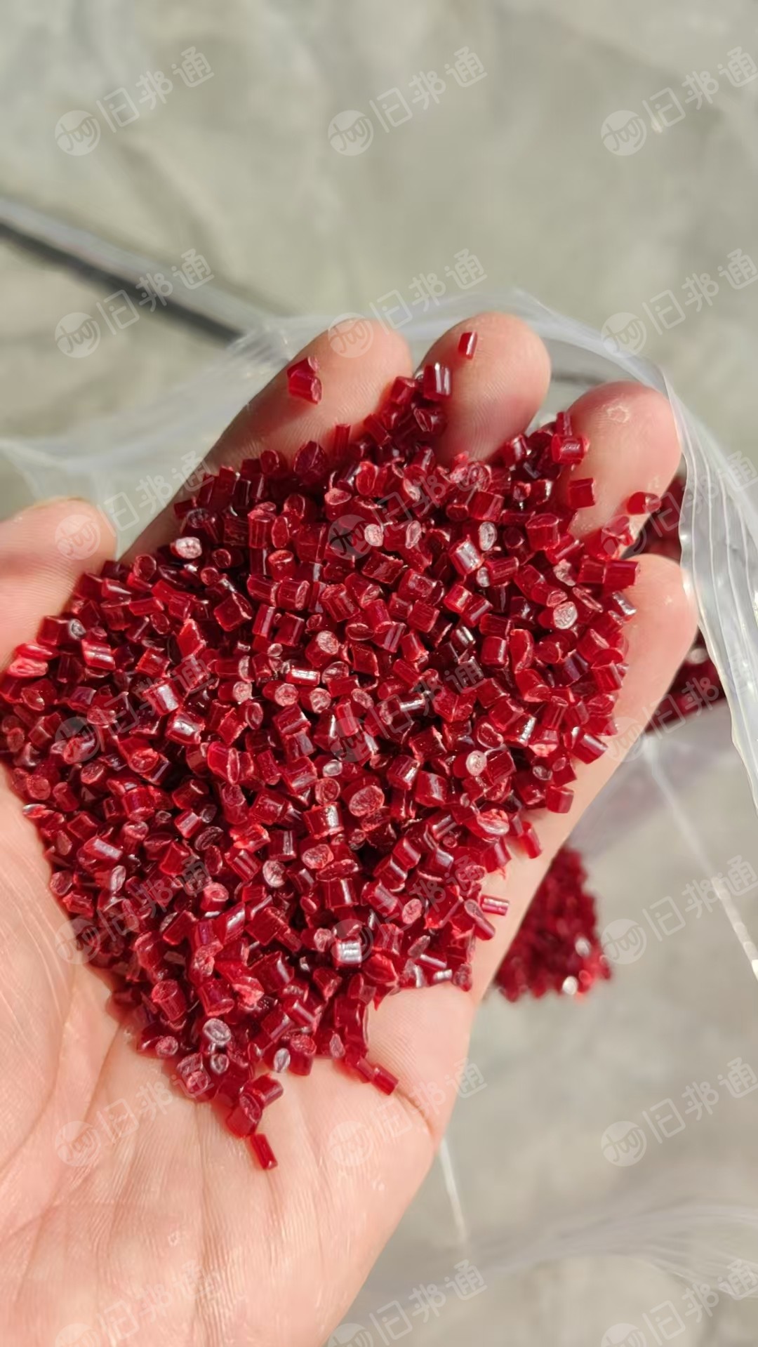 出售红色PET无胶颗粒，红色PET颗粒，红色聚酯切片