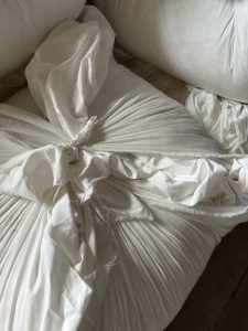 长期出售染厂下来干的涤纶废布白色的，厂在浙江杭州