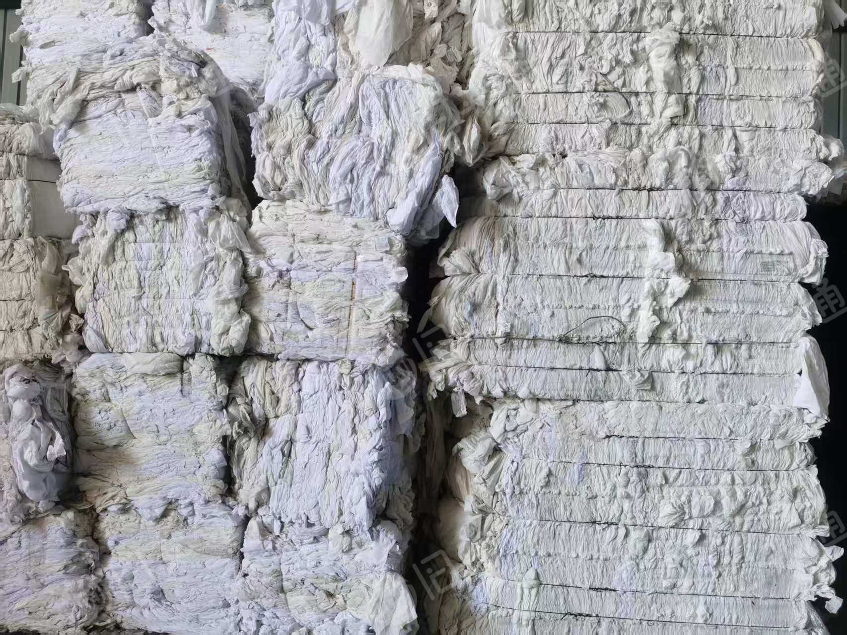 长期出售PP无纺布，含填充30-40左右，现货有25吨左右，货在江苏江阴