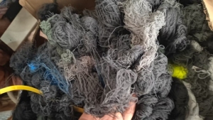 长期出售涤纶丝和锦纶丝混合的，颜色也混在一起，厂在广东中山