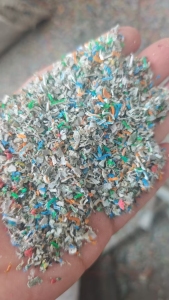 出售软质PVC电线皮破碎料，月供一千多吨