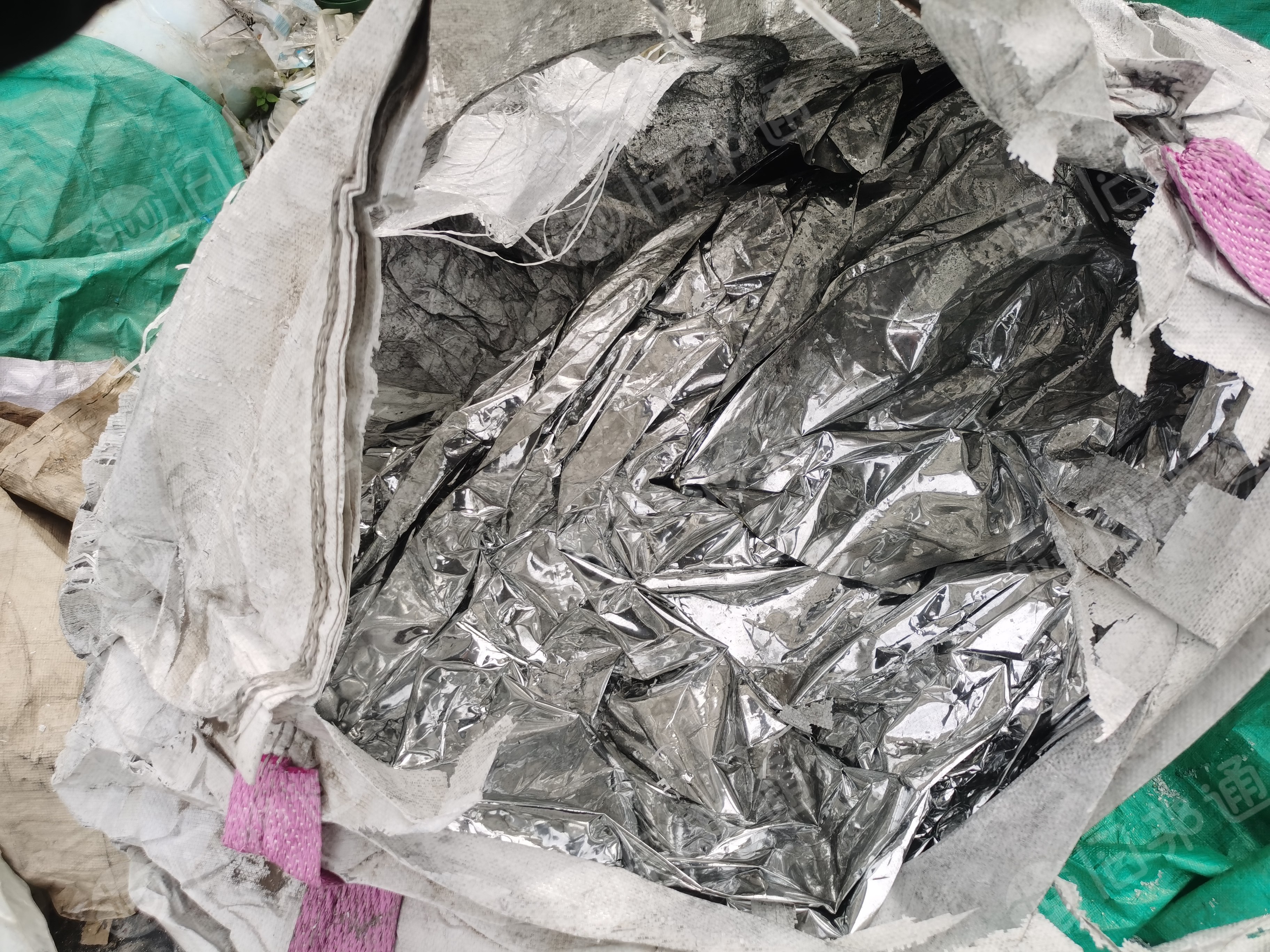 出售废旧吨包带铝塑膜，现货10吨左右，长期有货