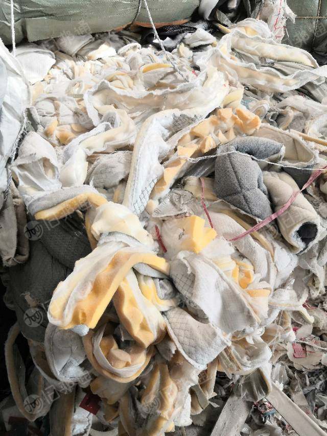 长期大量回收制衣厂、鞋厂、床垫厂、箱包厂、内衣厂边角料、汽车内饰边角料、工业垃圾打包料