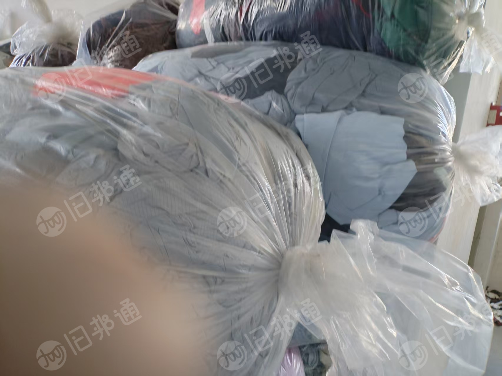 长期出售杂色涤氨废布,造粒用,每个月十几吨,货在福建福州