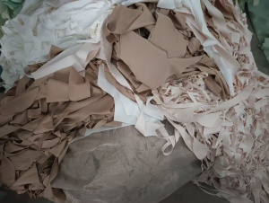 长期出售锦氨废布，75锦纶，25氨纶，现货30吨，厂在福建泉州