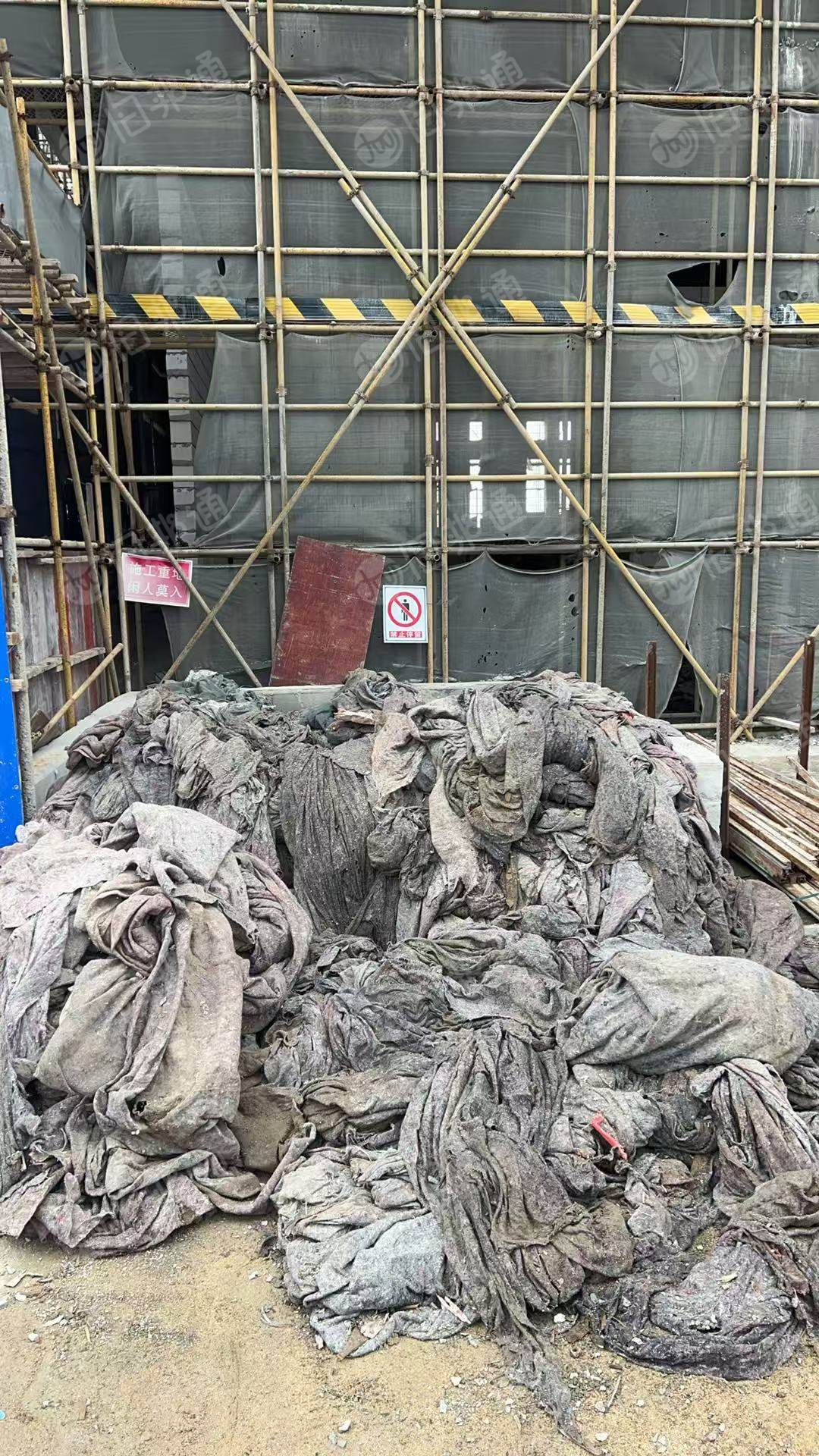 出售一批用过的土工布，盖水泥的，现货有7万平方米，货在广东广州