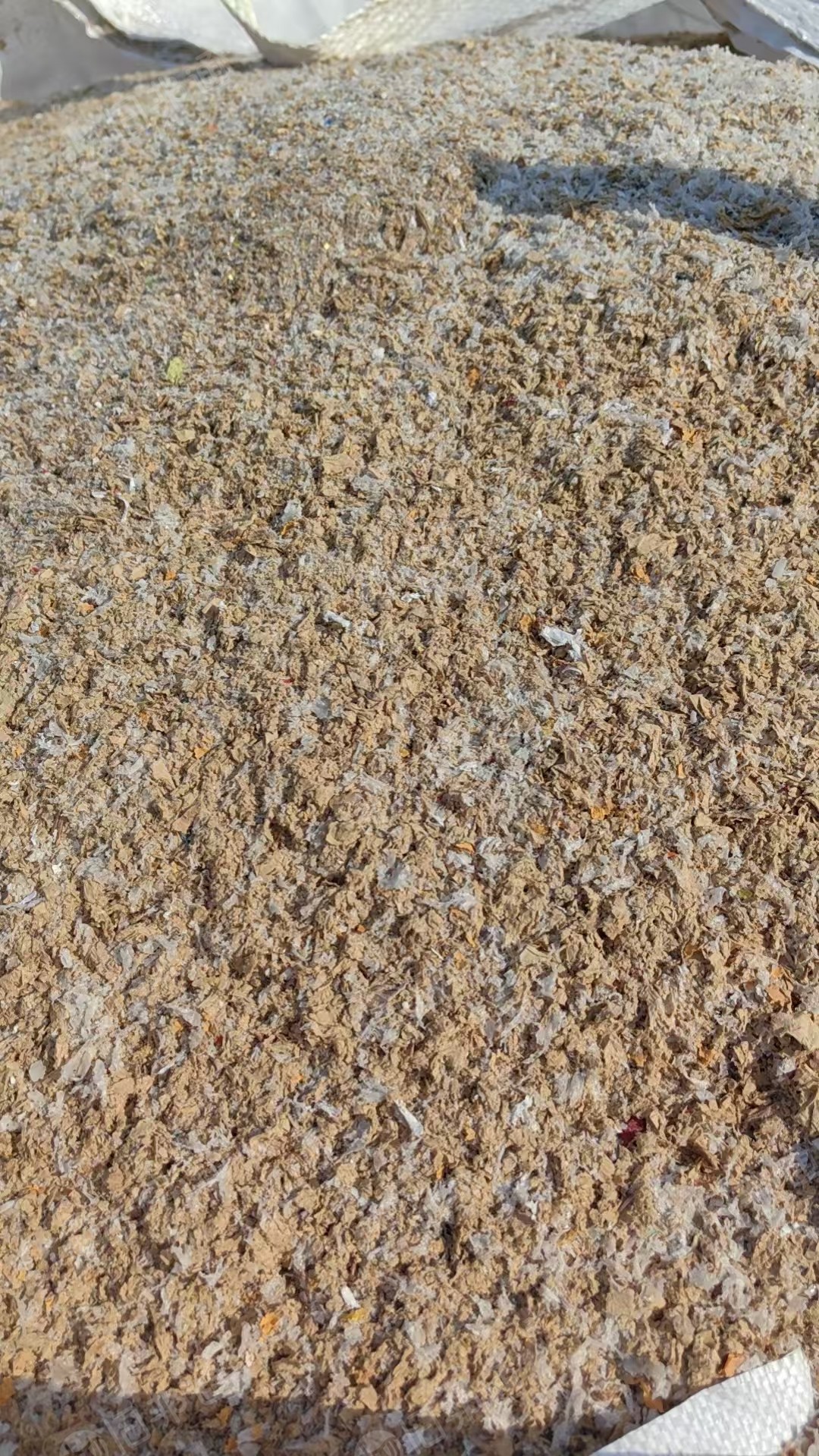 出售亚克力下来的pe膜和纸削膜一起，现货六米八一车