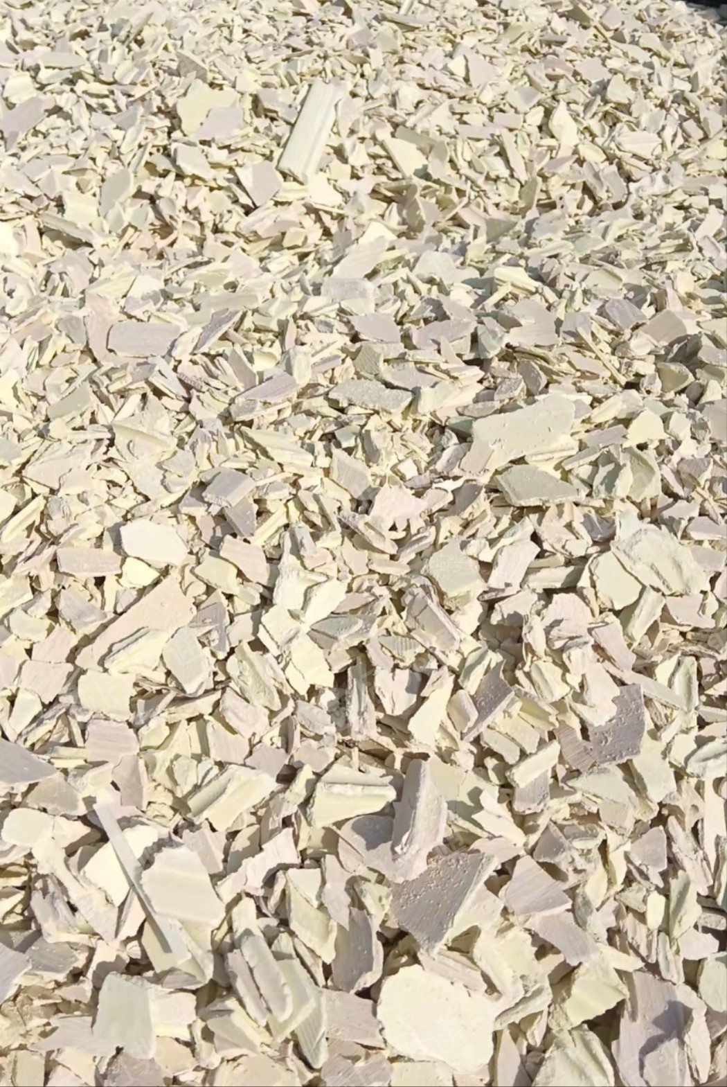 出售PVC墙板破碎料，水粉的