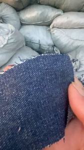 长期出售牛仔边角料，涤棉牛仔废布，35涤65棉，现货9.6米两车