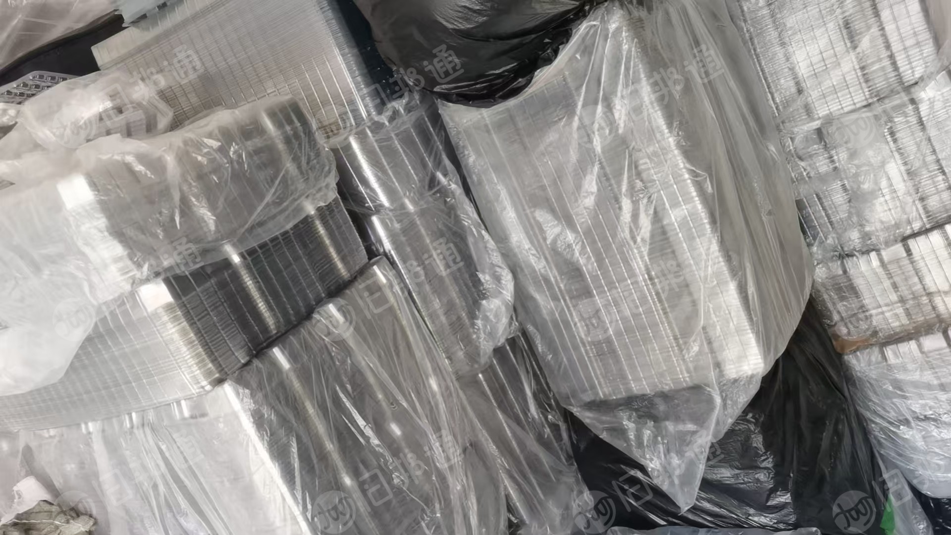 出售pet吸塑盒毛料，现货9.6一车