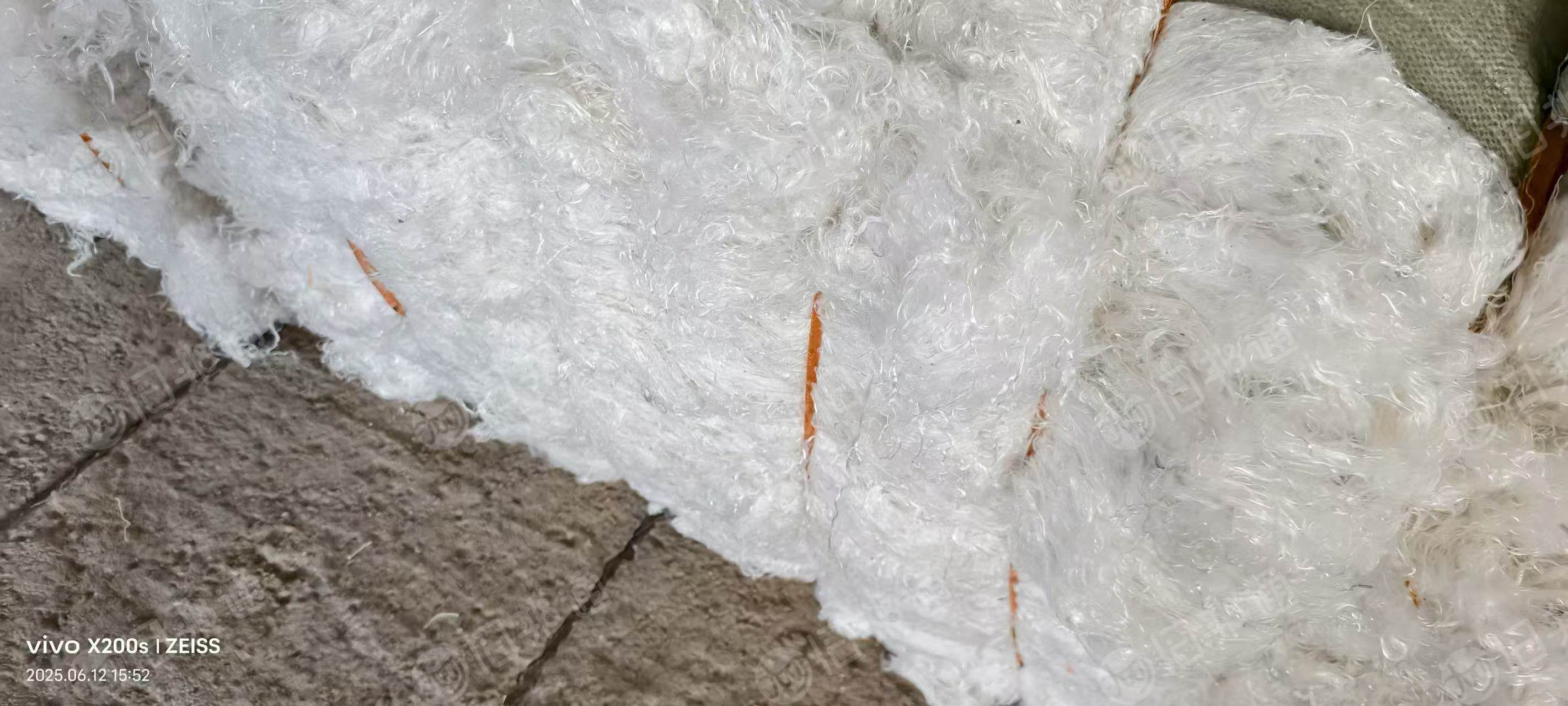大量出售涤纶安全网开松好的化纤棉，月供80吨左右，可做土工布用
