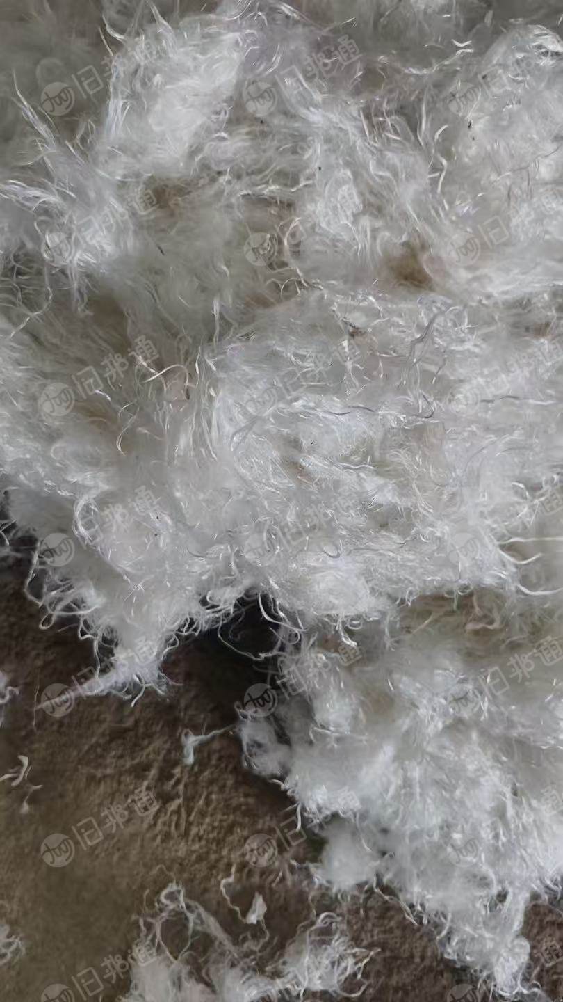大量出售涤纶安全网开松好的化纤棉，月供80吨左右，可做土工布用