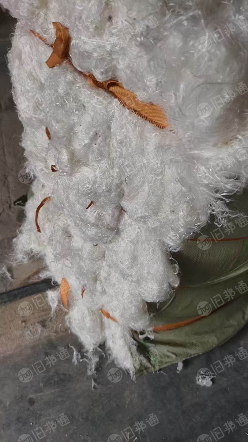大量出售涤纶安全网开松好的化纤棉，月供80吨左右，可做土工布用