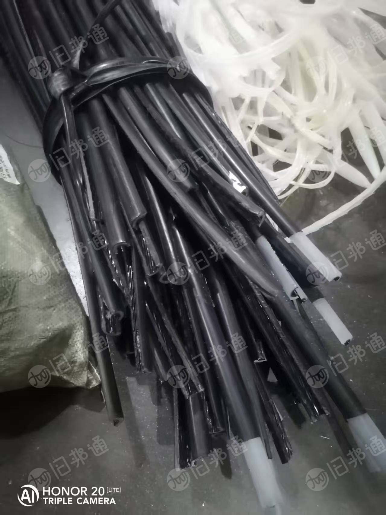 出售PVC电缆皮毛料，彩色的，月供30多吨