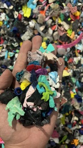 长期出售各档次PP机头破碎料和水口料