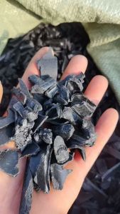 出售尼龙破碎料,气缸盖子破碎料,黑色增强尼龙料,PA66破碎料