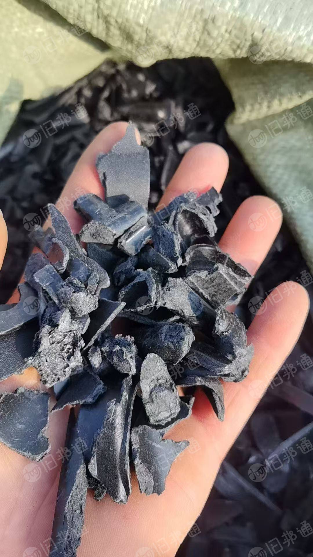 出售尼龙破碎料，气缸盖子破碎料，黑色增强尼龙料，PA66破碎料