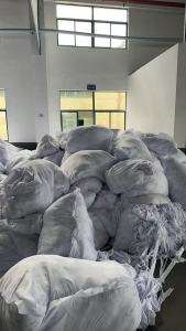 长期出售白色的涤纶废布，涤纶边角料，月供十几吨