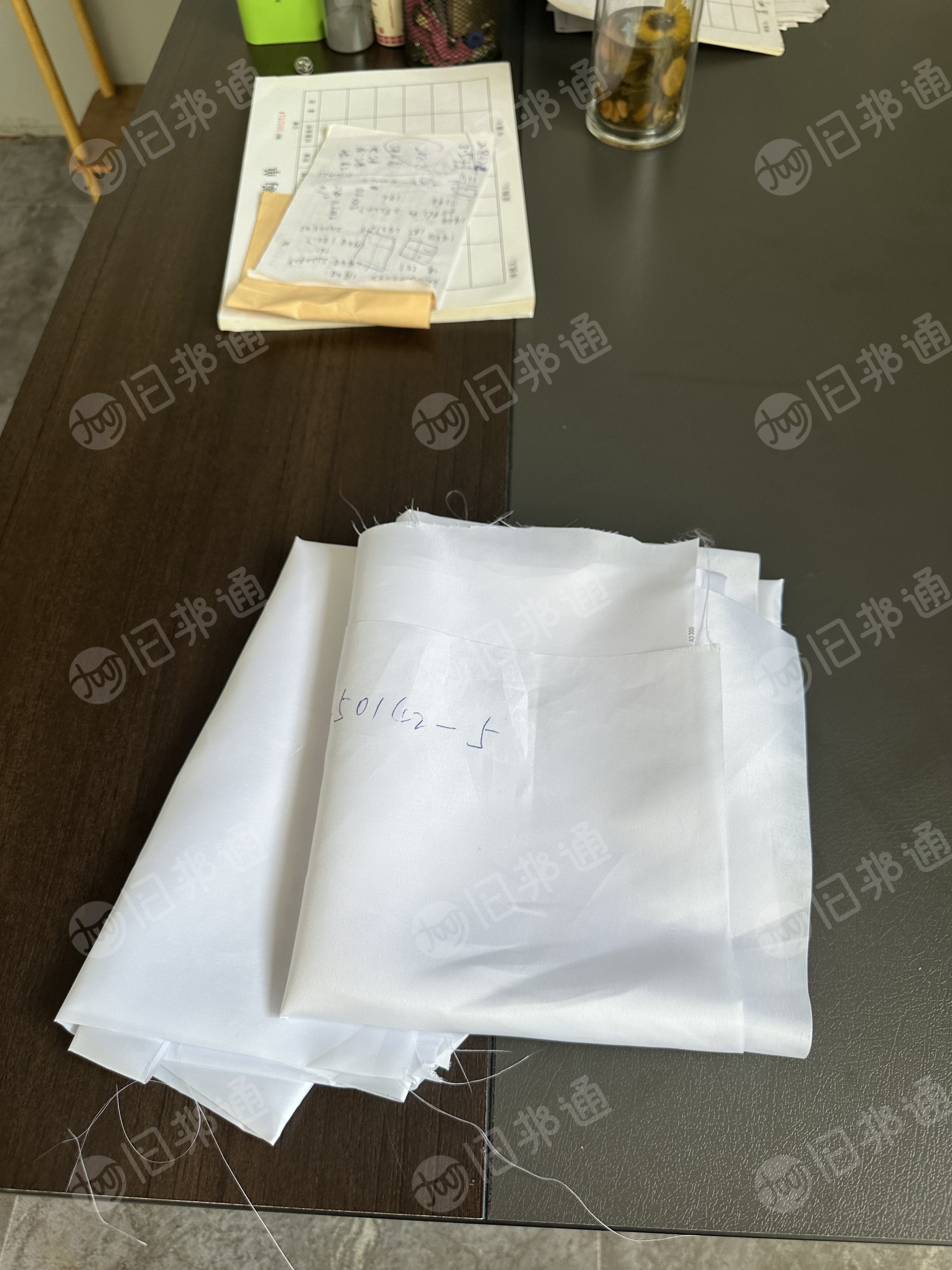 长期出售白色的涤纶废布，涤纶边角料，月供十几吨