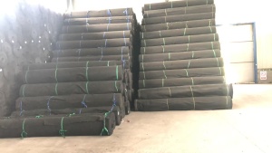 长期出售成品黑色毛毡布,土工布,也可以分切,5公分-1米多都有,货在山东聊城