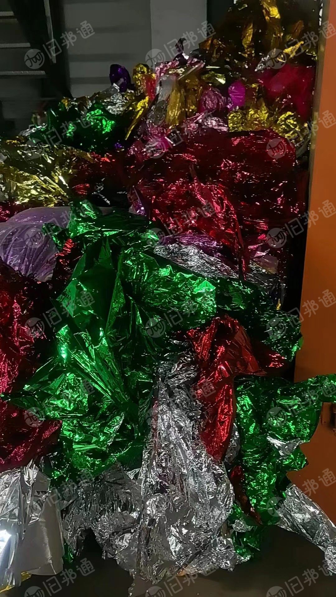 长期出售彩印厂下来的pet膜，彩膜和透明膜，无胶，分开压包，现货够9.6一车