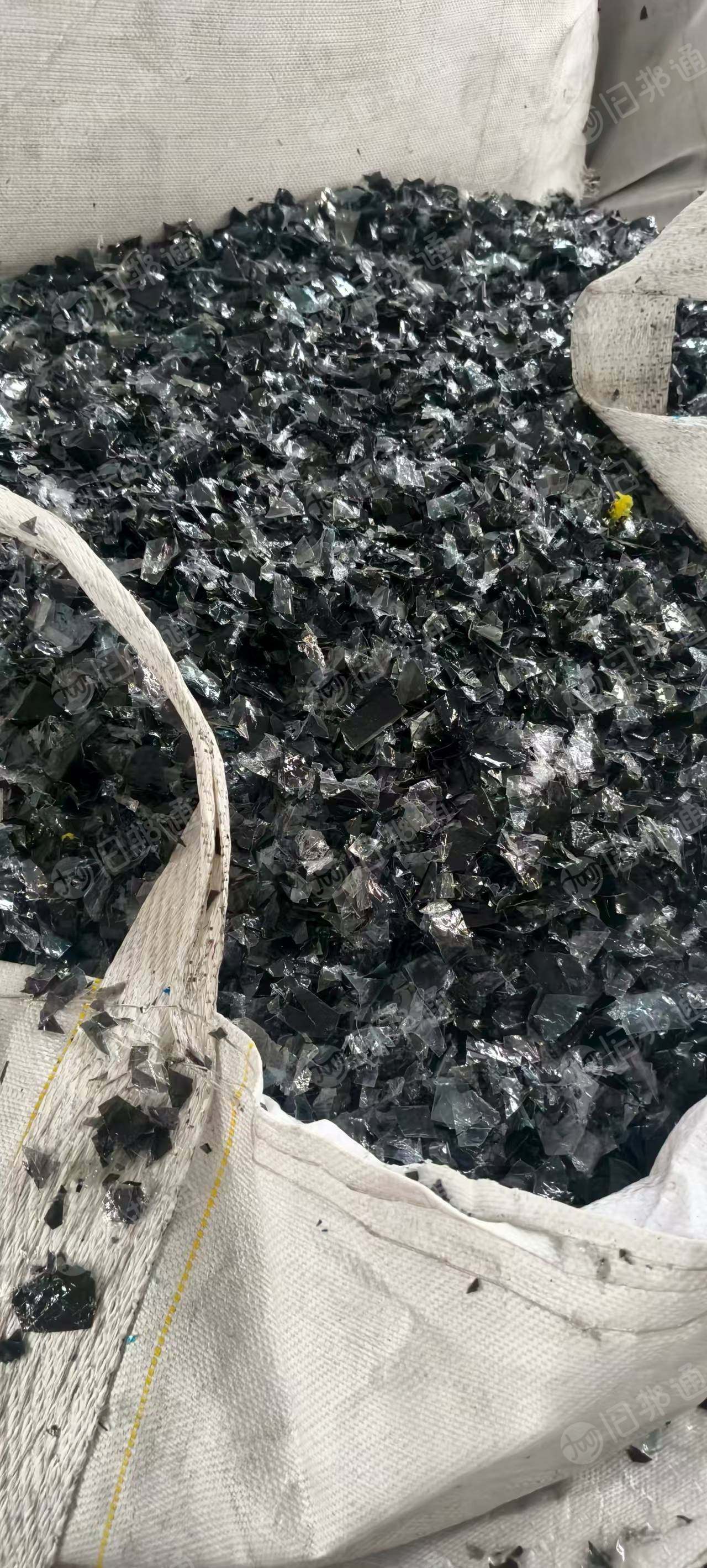 出售PET黑膜粉碎料