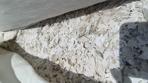 求购白色PVC扣板破碎料,月需300吨