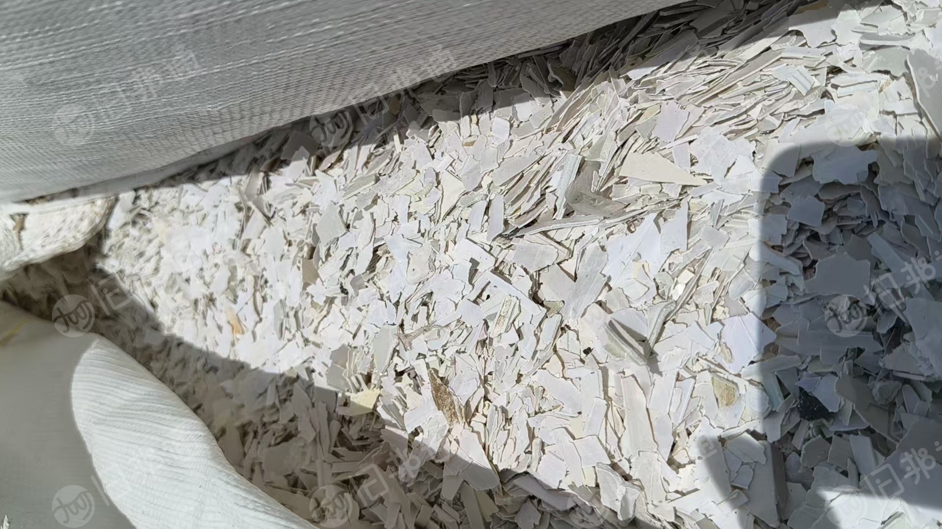 求购白色PVC扣板破碎料，月需300吨