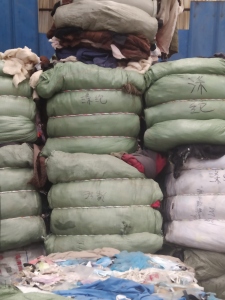 长期出售涤纶废布，涤纶造粒布，货在福建龙岩