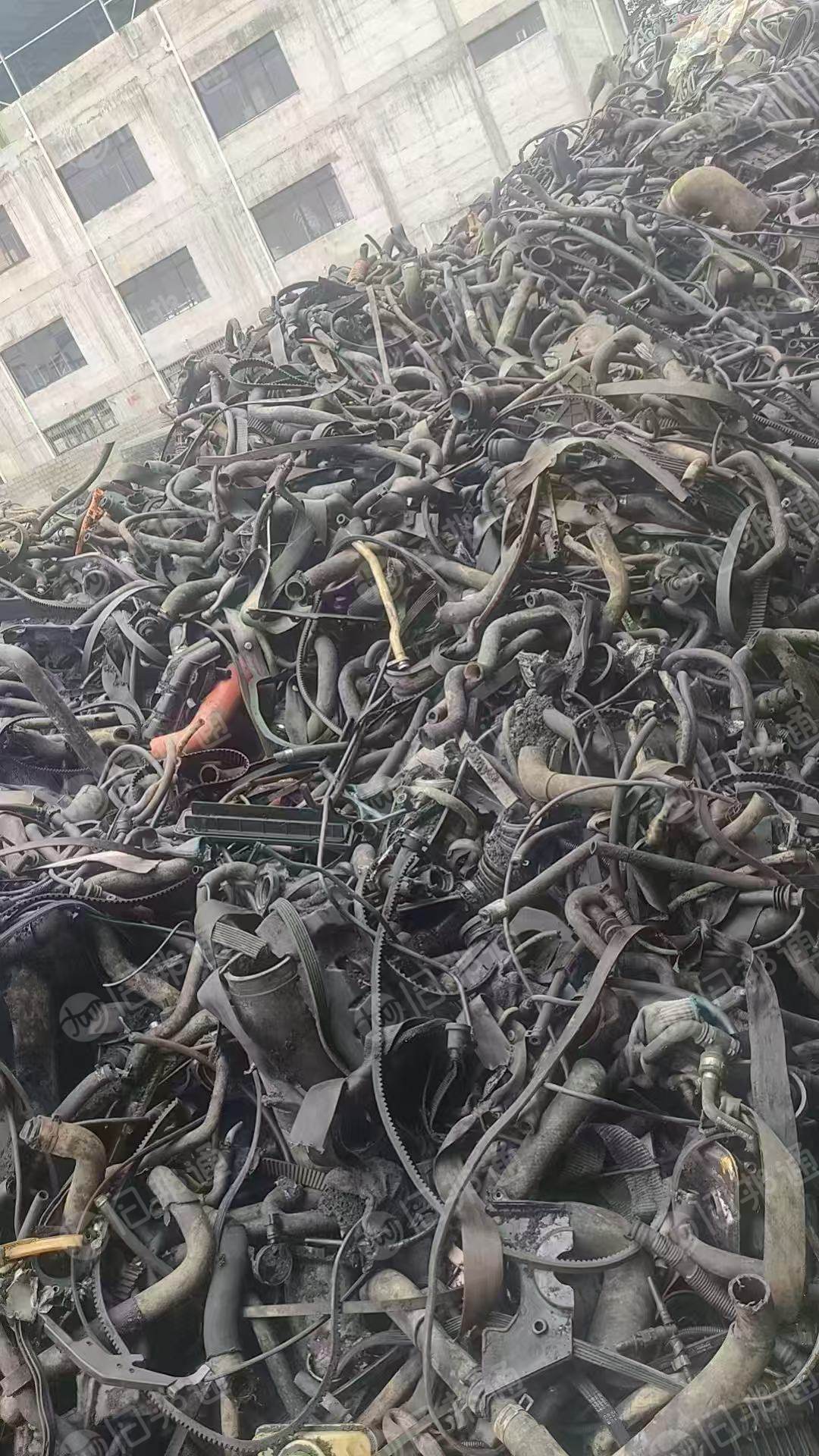 出售汽车杂料橡胶，汽车密封条