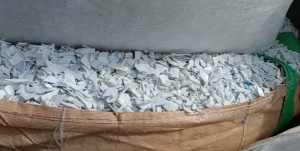 出售PP无字桶破碎料，涂料桶破碎料