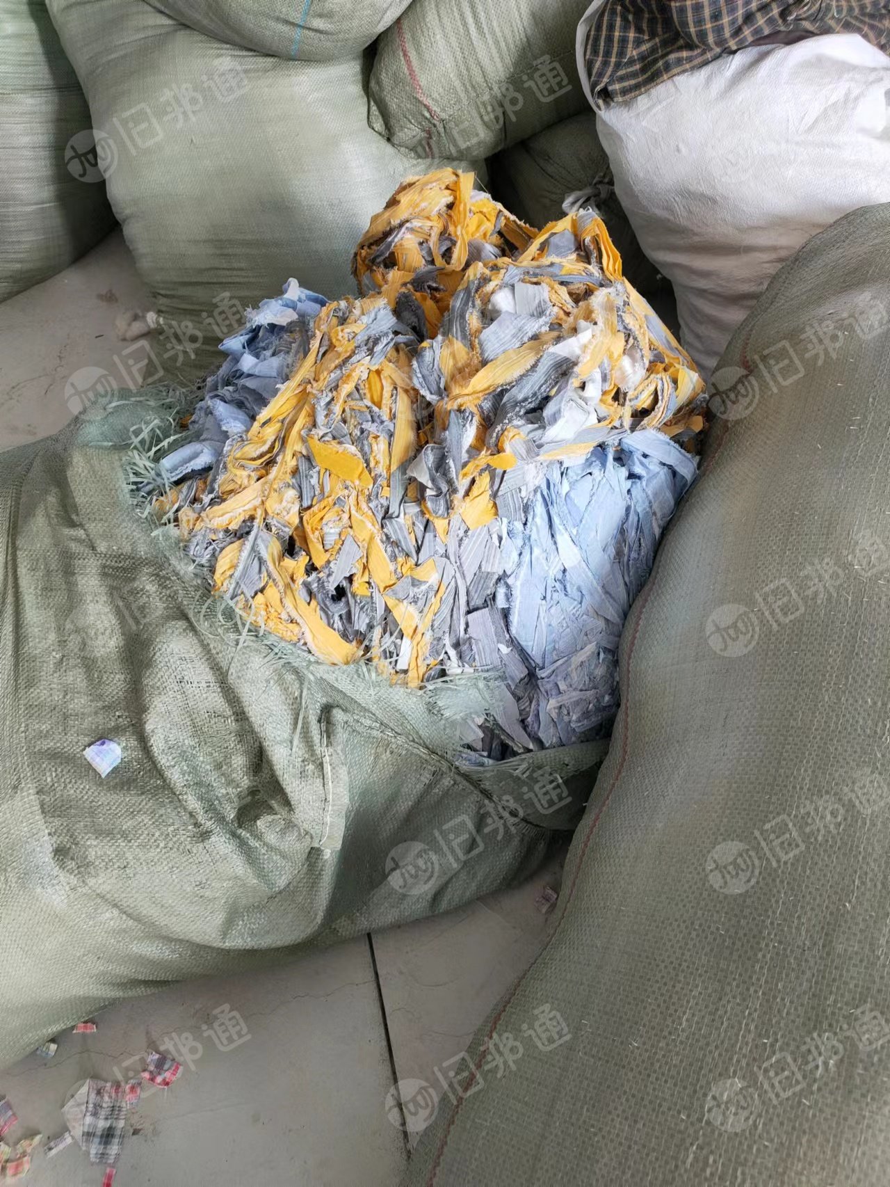长期出售各种拉丝布，废布，涤纶边角料