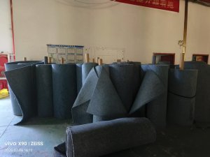 厂家出售汽车内饰边角料，涤纶汽车内饰料，涤纶机头料，现货有7吨左右，货在安徽蒙城