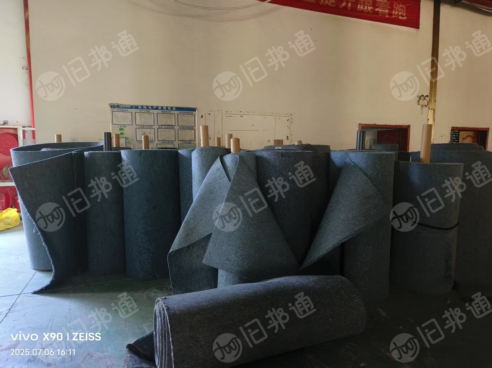 厂家出售汽车内饰边角料，涤纶汽车内饰料，涤纶机头料，现货有7吨左右，货在安徽蒙城