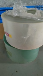 求购透明PET卷筒膜，厚度2.5丝的，二次利用料
