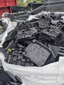 出售PC合金电瓶壳外壳毛料，现货20吨