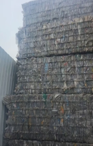 出售瓶子里面挑选出来的PET吸塑片压块，月供三四十吨