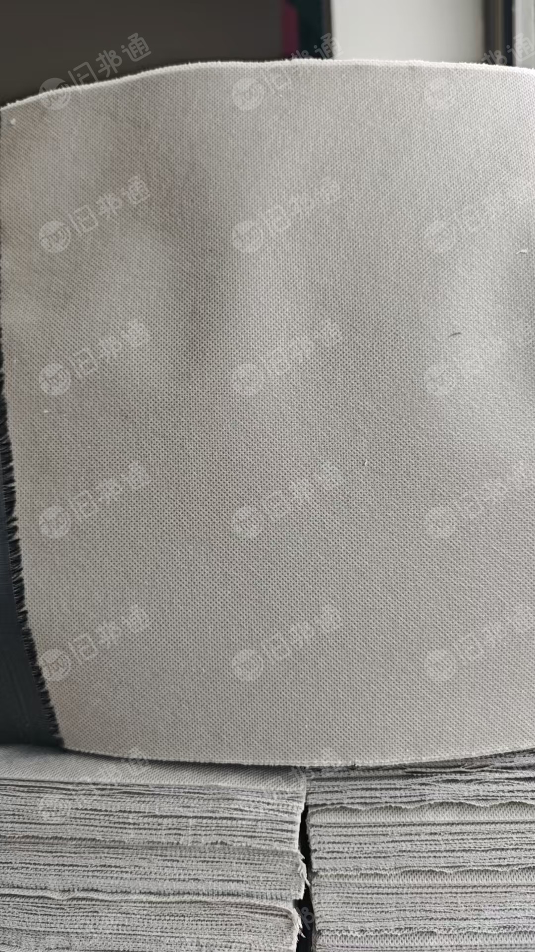 长期出收售服装厂边角料，涤纶边角料，丙纶无纺布边角料，月供20吨，货在江西宜春