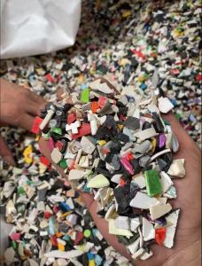 大量出售大小响料混合料，可过静电分选，现货量100多吨